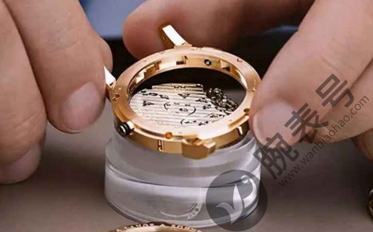 NOMOS手表發(fā)條怎么擰回去